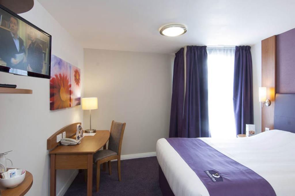 Premier Inn Reading Central 객실 사진