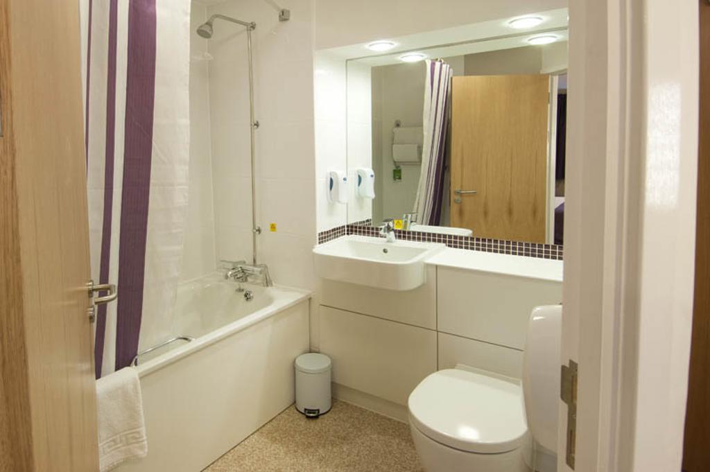 Premier Inn Reading Central 객실 사진